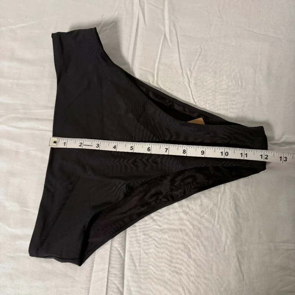 SKIMS Swim Mid Waist Bottom Onyx Size Medium NWT and Liner